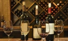 为何葡萄酒经过陈年味道会更好？